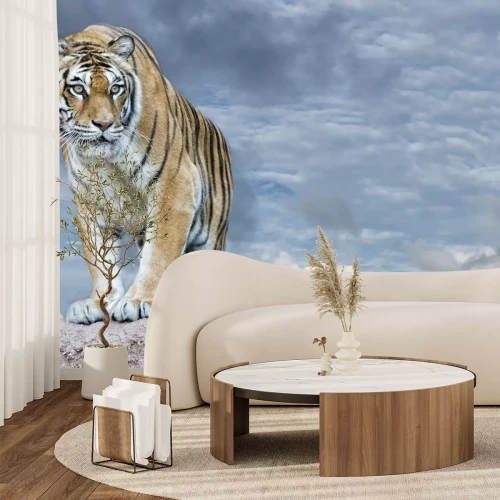 Fotobehang Tijger op de achtergrond van de hemel