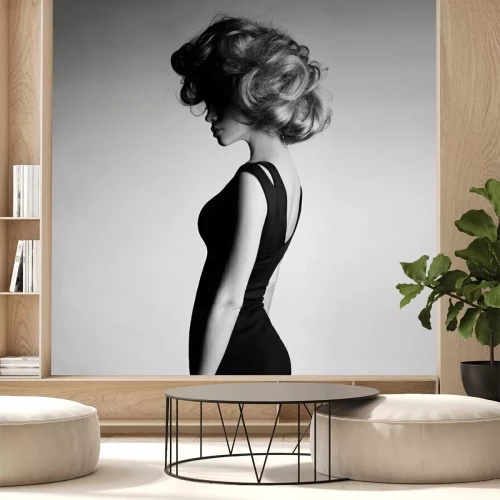 Fotobehang Een model met opgestoken haar