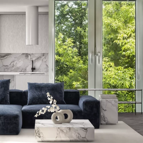 Fotobehang Een wit raam met uitzicht op een groene tuin