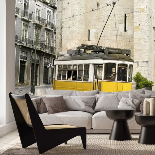 Fotobehang Klassieke gele tram van Lissabon, Portugal
