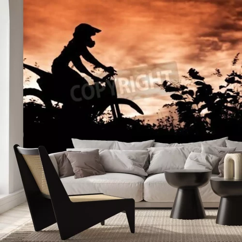 Fotobehang Status van silhouate motorcross springen over het oranje licht van de zonsondergang achtergrond.