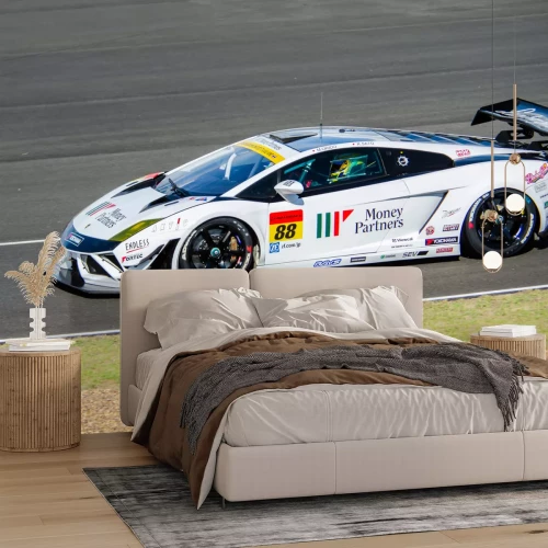 Fotobehang BURIRAM - 20 Juni: Chonsawat Asavahame en Tomas Enge met Lamborghini racewagen, GT300 QualiFlying, op het display van de 2015 Autobacs Super GT Series Race 3 op 20 juni 2015 Chang International Racing