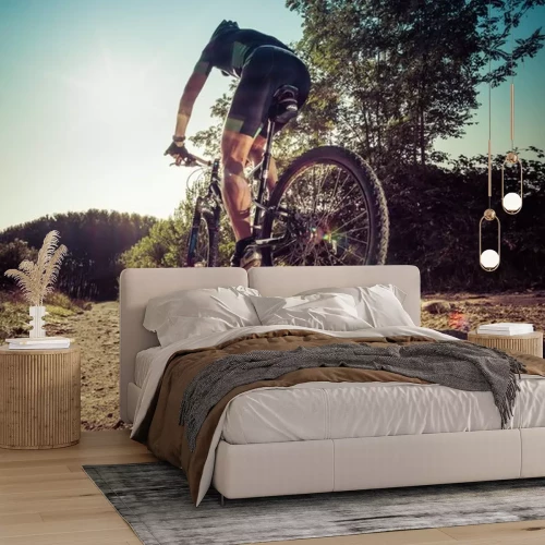 Sticker Man rijdt op een vuile weg op een mountainbike