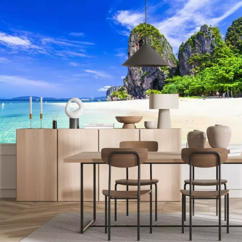 Fotobehang Strand naast de bergen in Thailand