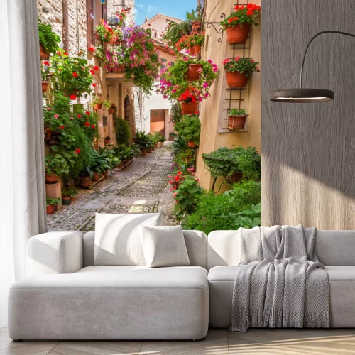 Fotobehang Portiek in kleine stad in Italië in zonnige dag, Umbrië