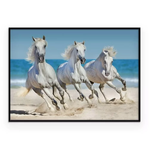 Poster Paarden galopperen over het strand met de zee op de achtergrond.