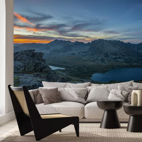 Fotobehang Oranje lucht boven de bergen