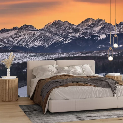 Fotobehang Bergen onder een oranje hemel