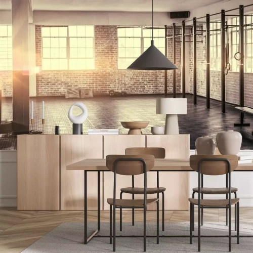 Sticker Een sportschool met grote ramen en bakstenen muren