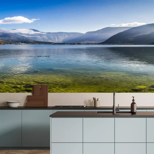 Fotobehang Bergen rondom een kristalhelder meer in de Alpen