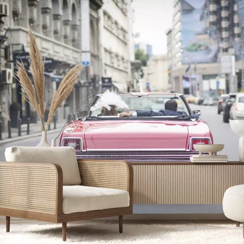 Sticker Een pas getrouwd stel is het besturen van een converteerbare retro auto in