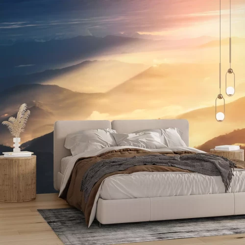 Sticker Wanneer een Night Becomes a Day. Prachtige heuvels helverlichte tijdens de sunrise.