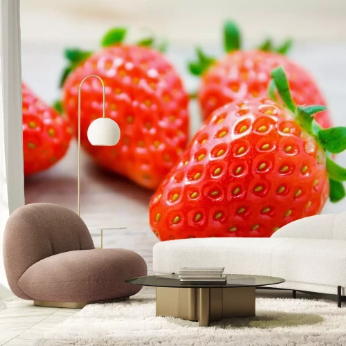 Sticker Verse aardbeien op houten achtergrond