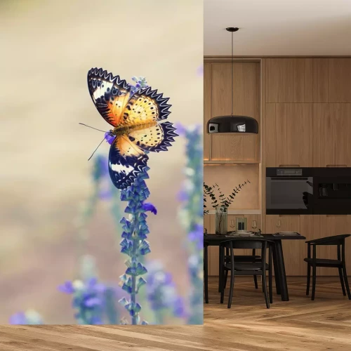 Sticker Grote vlinder op lavendel