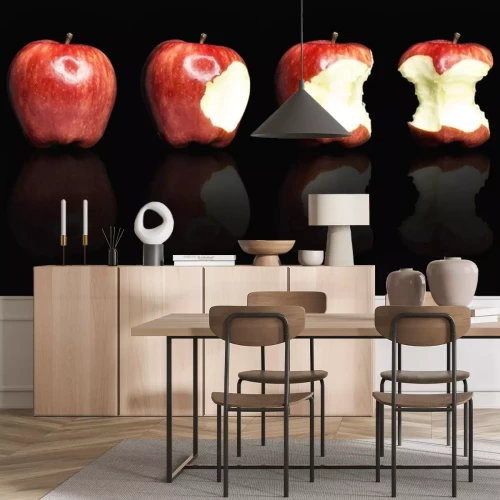 Sticker Een gebeten appel op een zwarte achtergrond