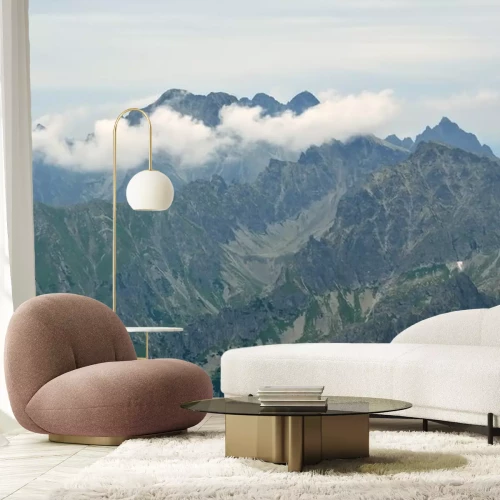 Sticker Bewolkt berglandschap. Uitzicht op de Rysy op Ladovy en Lomnicky Stit (Peak) in de Hoge Tatra-gebergte, Slowakije.