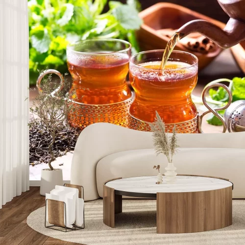 Sticker gieten thee in glas