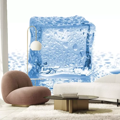 Sticker Een enkel ijsblokje op een glad oppervlak