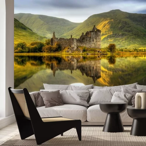 Fotobehang De ruïnes van een kasteel aan het meer