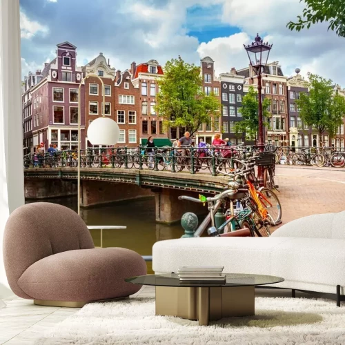 Fotobehang Brug met fietsen in Amsterdam