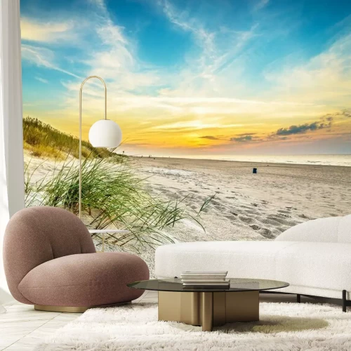 Fotobehang Duinen tegen de zonsondergang licht op het strand in het noorden van Polen