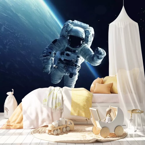 Fotobehang Kosmonaut met de aarde op de achtergrond
