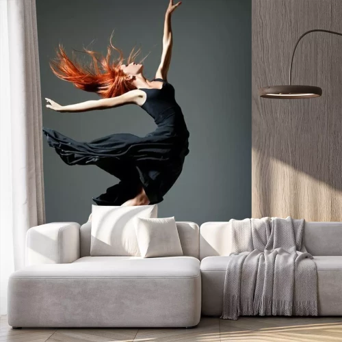 Fotobehang Ballerina in het zwart die springt