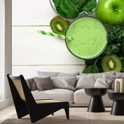 Sticker Groene smoothie vooral oog met boerenkool, avocado, spinazie, appel en kiwi tegen een witte houten achtergrond