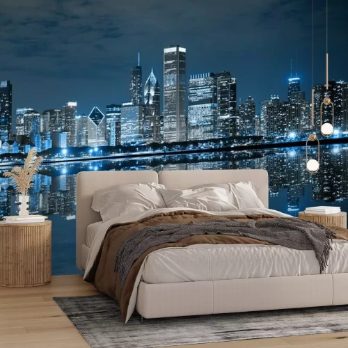 Fotobehang Verlichte wolkenkrabbers van Chicago weerspiegeld in het water 's nachts