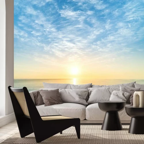 Fotobehang Ochtendzonlicht boven de zeelijn