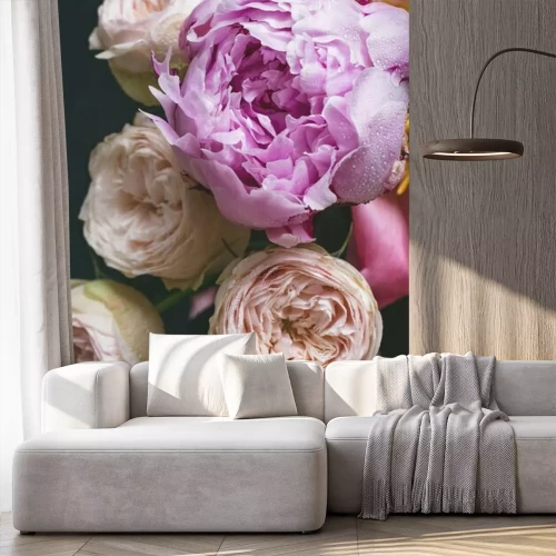 Fotobehang Een boeket van verschillende soorten pioenrozen