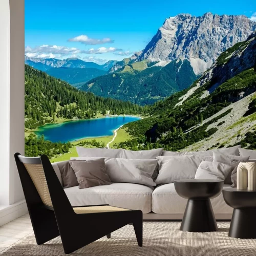 Fotobehang Groene natuur en bergen op de achtergrond