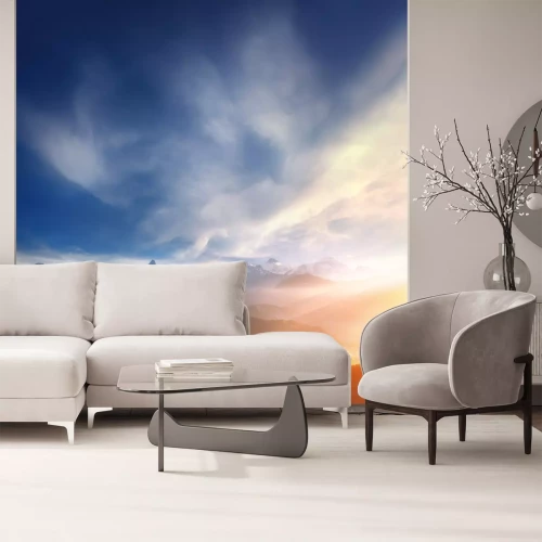 Fotobehang Zonsopgang boven een vallei van bergen