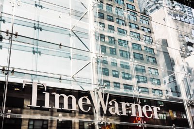 Poster NEW YORK, Verenigde Staten - 21 september 2016: Time Warner Inc., een wereldleider in media en entertainment met bedrijven in televisienetwerken en film- en tv-entertainment