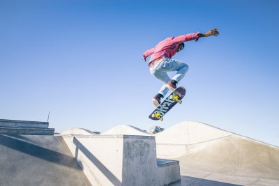 Fotobehang Jongen in het skatepark