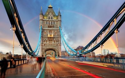 Poster Tower Bridge in Londen met een regenboog op de achtergrond.
