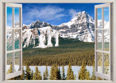 Fotobehang Panoramisch open raam uitzicht op sneeuw pieken van Canadese Rocky Mountains in de zomer