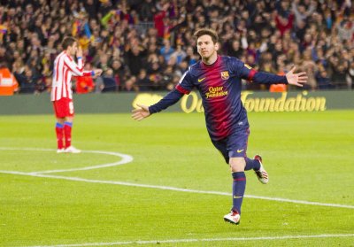 Fotobehang Messi rent over het veld