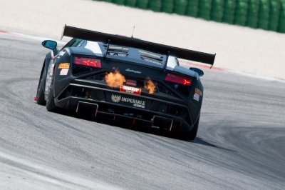Fotobehang Misano Adriatico, Rimini, Italië - 10 mei: Een Lamborghini Gallardo GT3 van Imperiale Racing team, gedreven door AMICI Andrea (ITA) en BARRI Giacomo (ITA), de CI Gran Turismo auto racen op 10 mei 2014