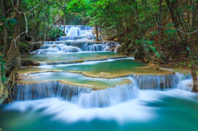 Fotobehang Een pittoreske waterval in Thailand