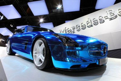 Fotobehang De Mercedes SLS AMG Electric Drive Weergegeven op de 2012 Paris Motor Show op 14 oktober 2012 in Parijs