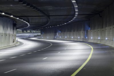 Fotobehang Verkeerstunnel in een grote stad