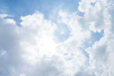 Fotobehang Schilderachtige heldere wolken