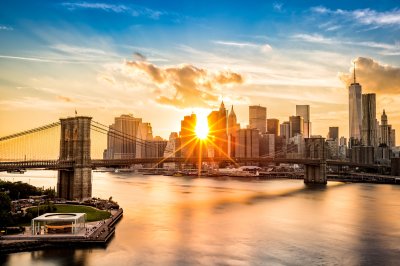 Fotobehang Zonsondergang tussen gebouwen in New York