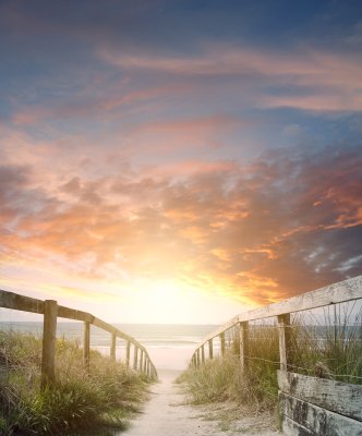 Fotobehang Toegang tot het strand bij zonsondergang