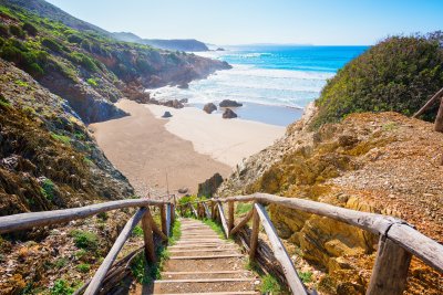 Fotobehang Trap naar het lege strand